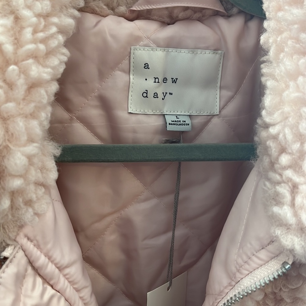 Pink fluffy jacket - Picture 2 of 4